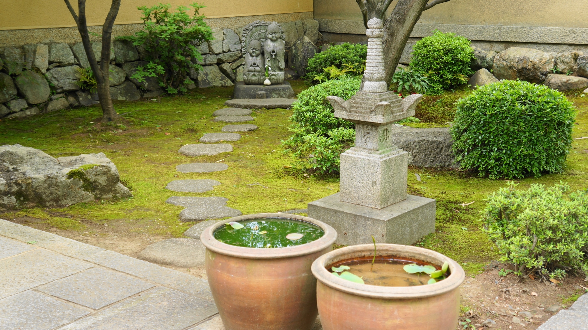 京都大徳寺の芳春院の参道