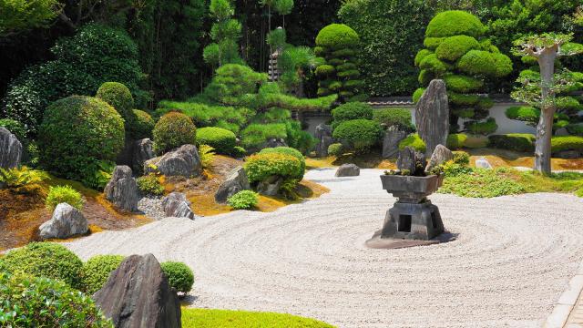 東福寺塔頭霊雲院の素晴らしい九山八海の庭（霊の庭）と遺愛石