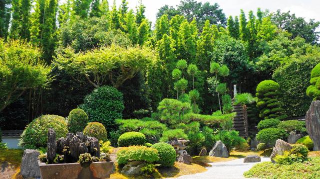 東福寺霊雲院の重森三玲による九山八海の庭（霊の庭）
