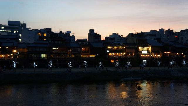 夏の夜の京の七夕の鴨川会場