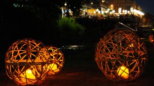 夏に開催される京の七夕の鴨川会場の趣きある風鈴灯