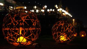 京の七夕の鴨川会場の情緒ある納涼の風鈴灯