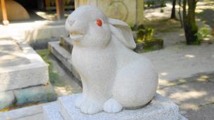 岡崎神社　狛兎（こまうさぎ）