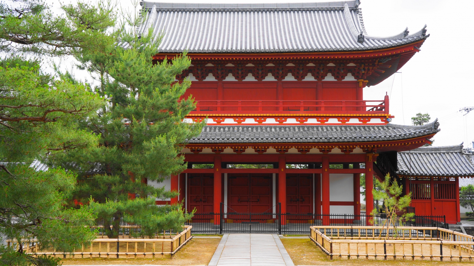Myosin-ji Temple Kyoto 三門 赤色