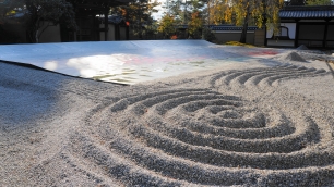 高台寺の方丈庭園の見事な砂