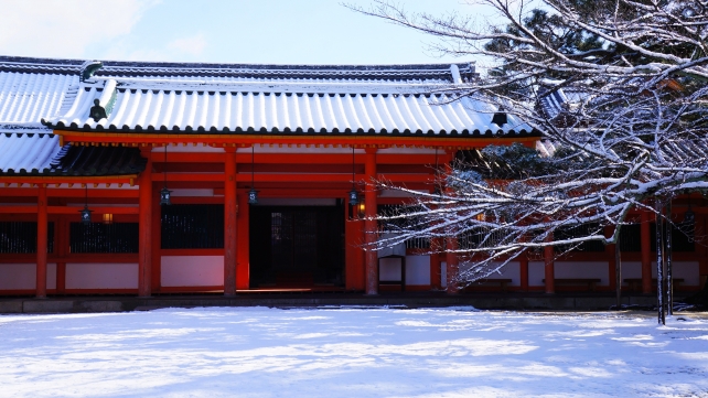 写真 平安神宮 雪 高画質 冬 東門 銀世界