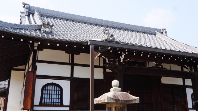 京都市下京区にある長香寺の本堂