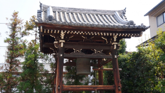 長香寺の鐘楼