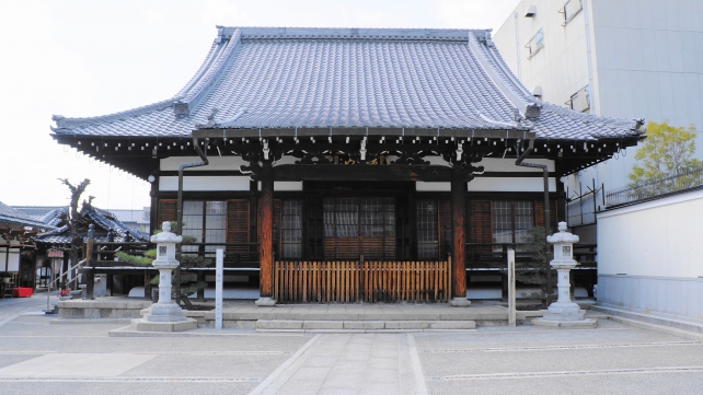 子授けで有名な上徳寺の本堂