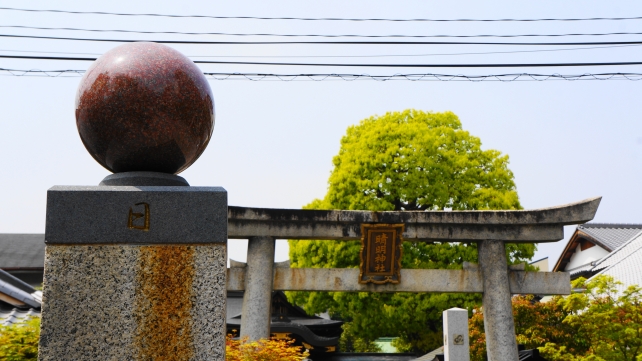 晴明神社の日月柱