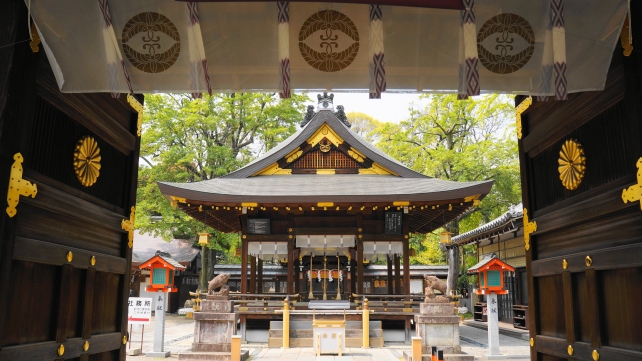 護王神社の表門～拝殿
