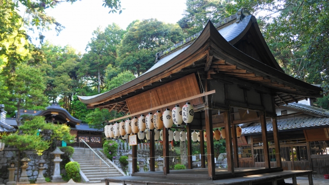 鷺森神社の拝殿と本殿