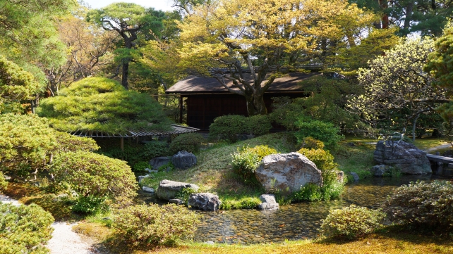 京都御所の緑と水の御内庭