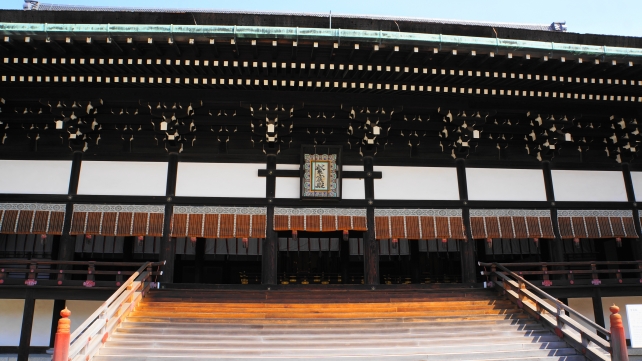 京都御所の雄大な紫宸殿