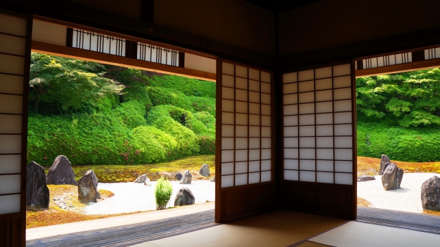 東福寺塔頭光明院の波心庭（茶室から）と見事な新緑
