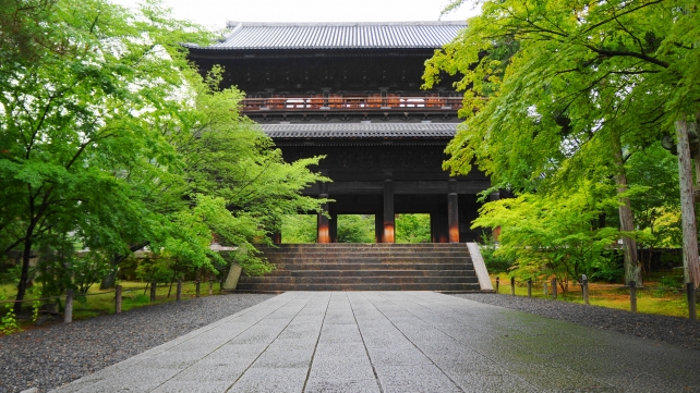 南禅寺の三門と新緑と青紅葉
