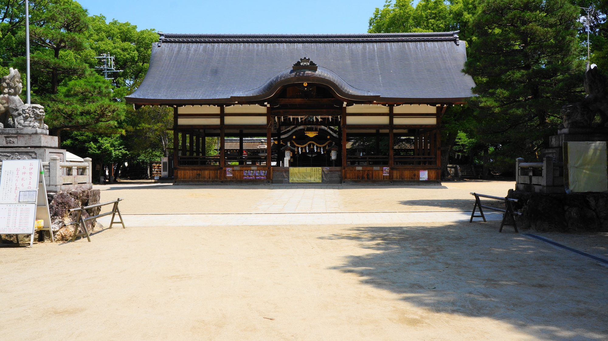 競馬の神社として有名な藤森神社の拝殿