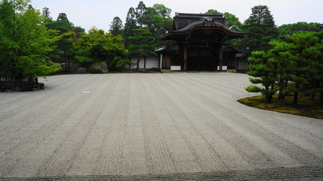 世界文化遺産登録の京都仁和寺御殿の南庭