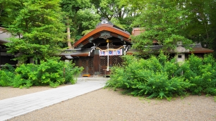 梨木神社の中門と本殿 2014年7月