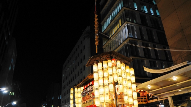 京都祇園祭の宵山での長刀鉾（なぎなたほこ）