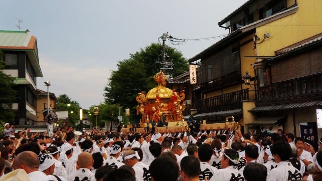 花見小路通りでの祇園祭の神幸祭・神輿渡御