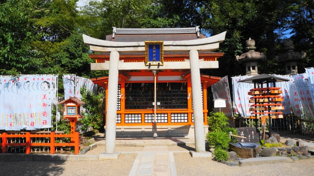 美人祈願の京都八坂神社の美御前社