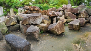 御香宮神社の伏見城跡残石