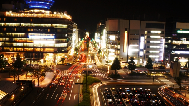 京都駅ビルから眺めた烏丸通の夜景