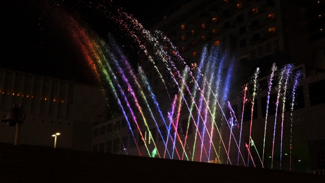 京都駅前地下街ポルタで催される幻想的な音楽噴水『AQUA FANTASY』