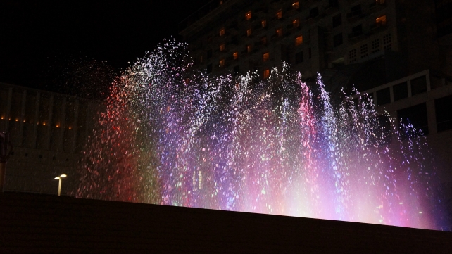 幻想的な音楽噴水『AQUA FANTASY』（京都駅前地下街ポルタ）