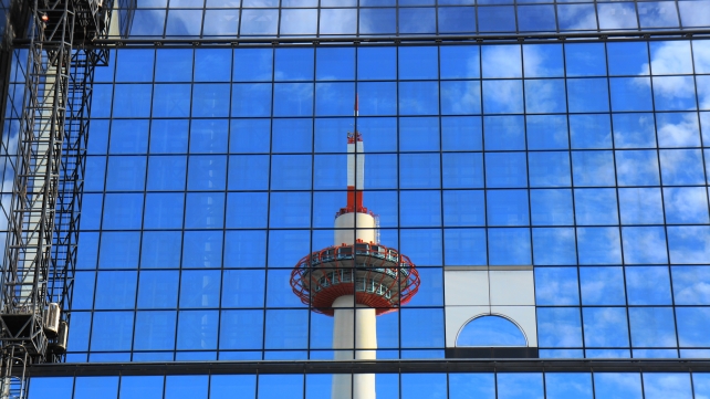 京都タワーと駅ビル