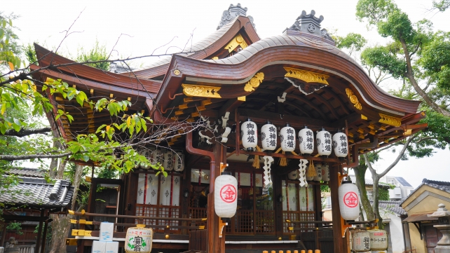 縁切り縁結びの京都東山安井金比羅宮の本殿