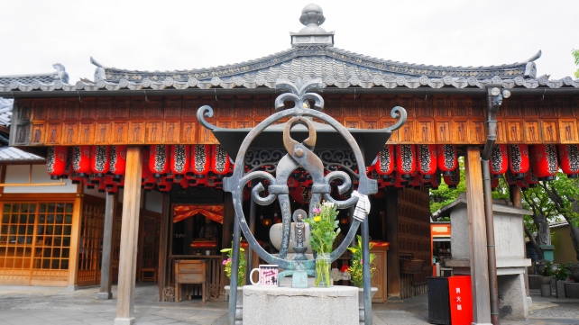 京都釘抜地蔵（石像寺）の本堂と釘抜像