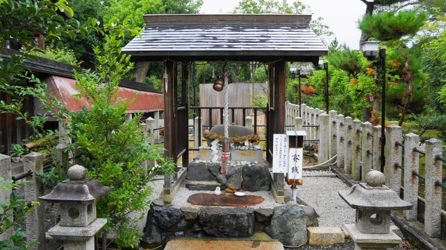 京都の六請神社の力石大明神