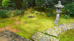 高山寺石水院の廂の間前庭園