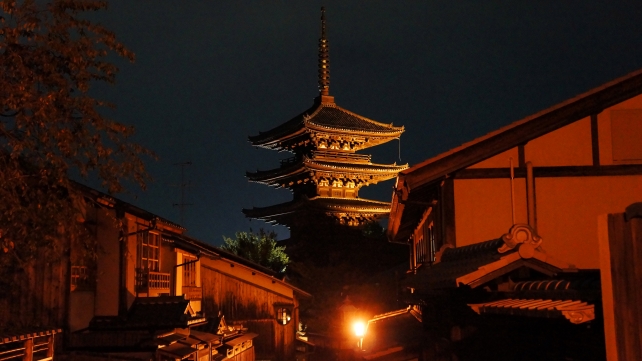 Kyoto Yasaka-no-to pagoda night view やさかのとう 夜景 祇園 法観寺