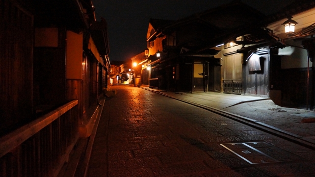 京都の二年坂から産寧坂へ続く道の美しい街並み