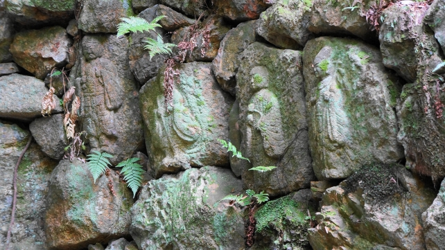平家物語ゆかりの長楽寺の平安の滝