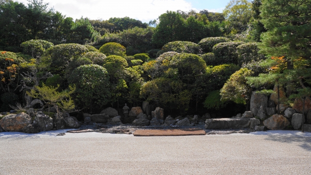 京都南禅寺塔頭の金地院の優雅で美しい方丈庭園（鶴亀の庭園）