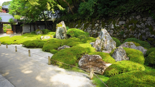 知恩院方丈庭園の二十五菩薩の庭