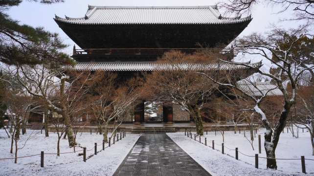 南禅寺の三門の雪景色