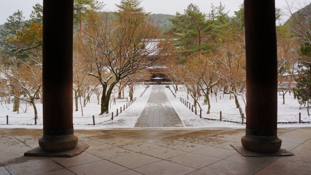 南禅寺の三門から法堂にかけての雪景色