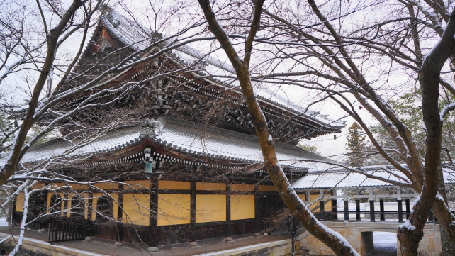 南禅寺 法堂 雪 冬
