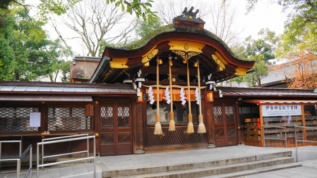 護王神社の中門から本殿の眺め