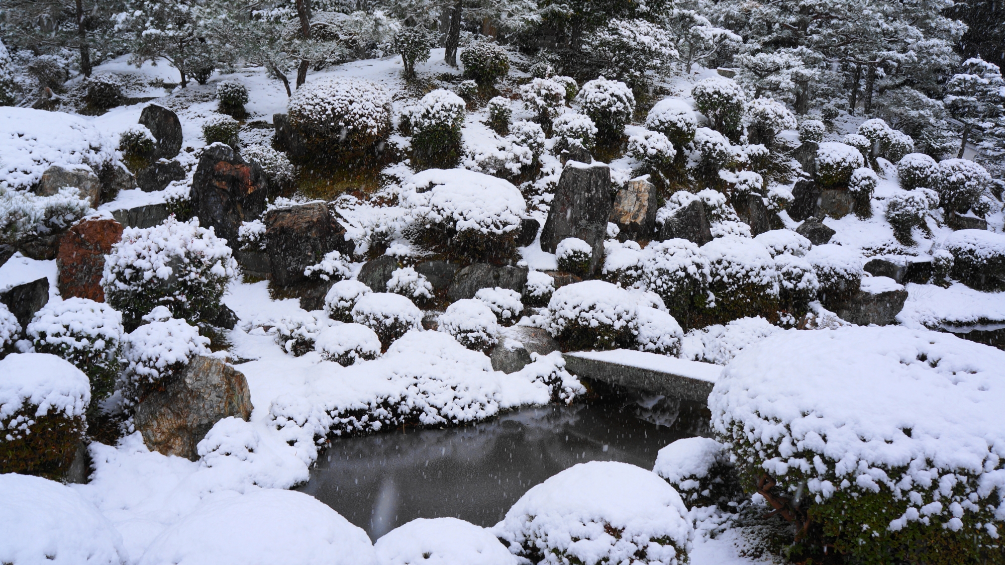 東福寺の雪の似合う庭園