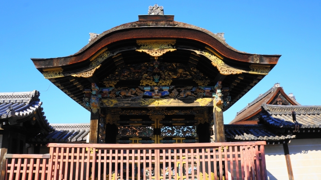 西本願寺の豪華な唐門