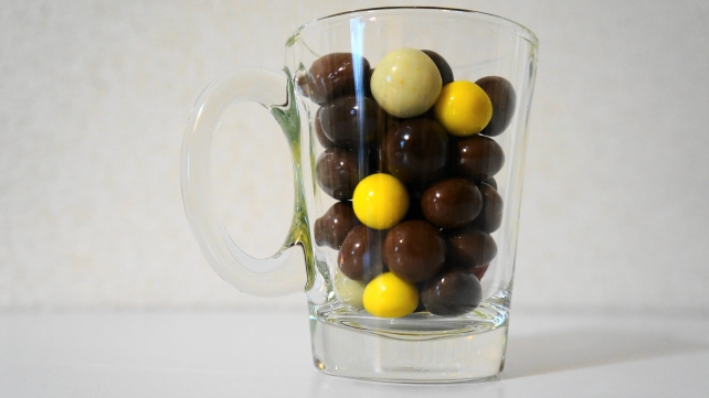 祇園にあるCACAO MARKET by MarieBelleのチョコレートボールグラス
