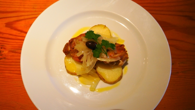 京都町家の欧州料理ろんくす（Rhoncus）のランチの本日のメイン料理（丹波あじわい鶏もも肉のロースト ポルトガル風）