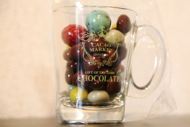 祇園にあるカカオ マーケット バイ マリベルのチョコレートボールグラス