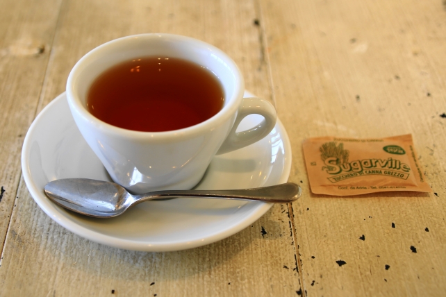 木屋町通りのアモーレ木屋町のピッツァランチの紅茶